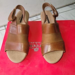 Clark's Collection cushion soft brown cork sandals size 5